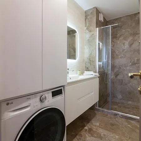 Royal Aparts Multi Lviv Exterior photo